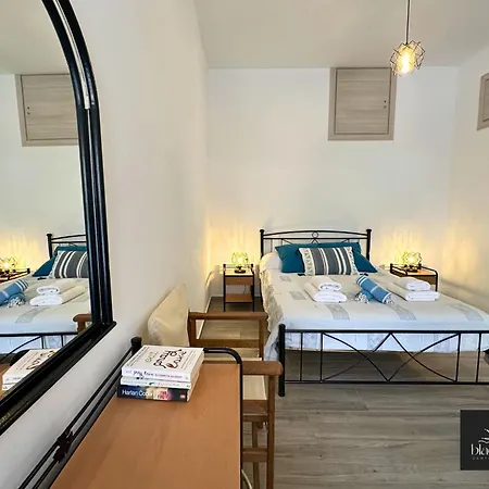 Black Santorini بيريسا