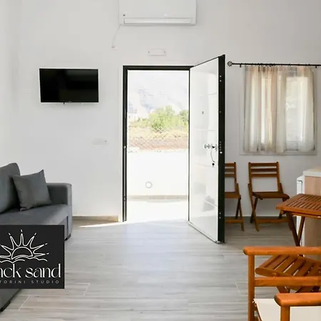 Black Santorini شقة