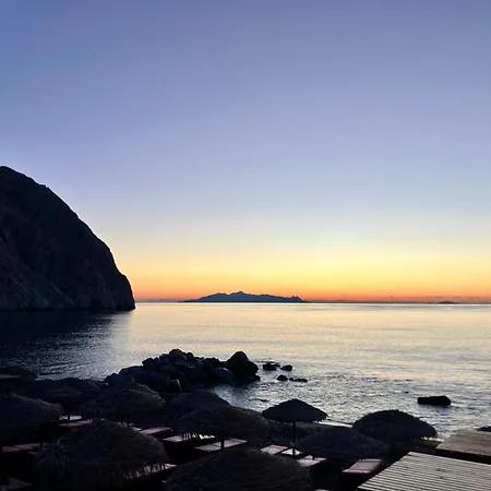 Black Santorini